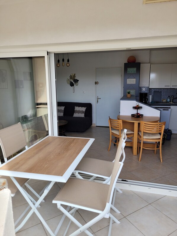 Dining - T2 35m2 50 meters beach. Terrace 8m2 (Le Barcarès)