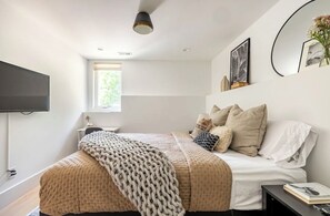 1 sovrum, skrivbord, wi-fi och sängkläder