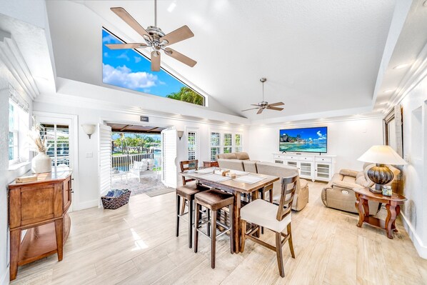 Smart TV, offices - Heated Pool! Waterfront+Kayak! Close 2 Beach! (Pompano Beach)