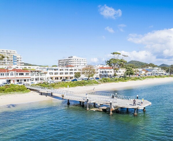 Una spiaggia nelle vicinanze