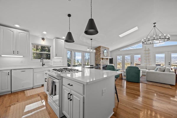 Kylskåp, mikrovågsugn, ugn och spishäll