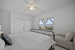 3 bedrooms, iron/ironing board, travel cot, WiFi - Brevard Mountain View Villla (Pisgah Forest)