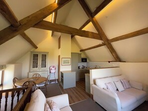 Living area - Wonderful 2 Bedroom Barn conversion in stunning setting with outstanding views (Kingston)
