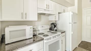 Apartment, 1 Bedroom | Private kitchen