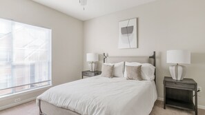 Apartamento, 2 quartos | 1 quarto, individualmente decorados, individualmente mobiliados