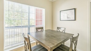 Apartment, 1 Bedroom | Individually decorated, individually furnished, laptop workspace - Landing Apartments Houston Southbelt (Houston)