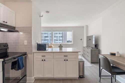 Studio | Private kitchen | Full-sized fridge, microwave, oven, stovetop