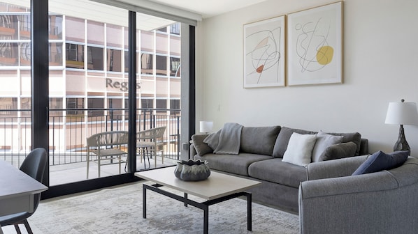 Apartment, 1 Schlafzimmer | Wohnbereich | 40-Zoll-Fernseher mit Digitalempfang