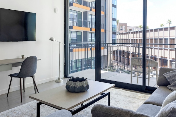 Appartement, 1 slaapkamer | Woonruimte | Een 40-inch televisie met digitale zenders