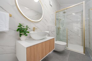 Shower, hair dryer, towels