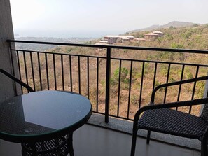 Estudio clásico, vista al mar | Vista del balcón