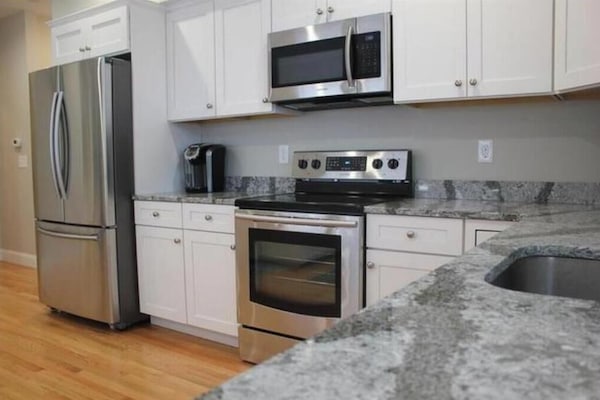 Frigorífic, microones, forn i placa de cuina