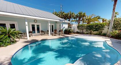 1 Cozy Cove - Beautiful 3 bed/2 bath Home w/ Private Pool + Pet friendly