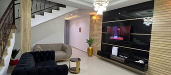 Westmac Hotel and Apartments