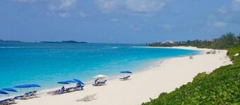 Charming condo near Atlantis, beach, and more!