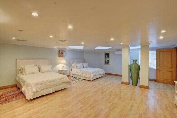 1 bedroom, iron/ironing board, travel cot, free WiFi