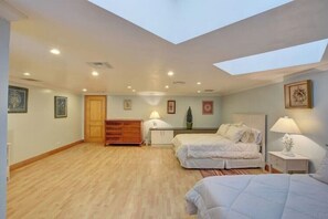 1 bedroom, iron/ironing board, travel cot, free WiFi