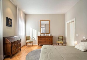 4 Schlafzimmer, Bügeleisen/Bügelbrett, WLAN, Bettwäsche