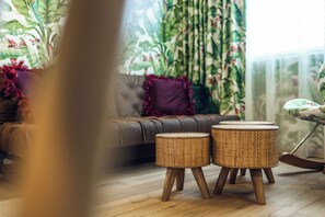 Individually decorated, individually furnished, desk, laptop workspace - Loom Hotel (Bolzano)