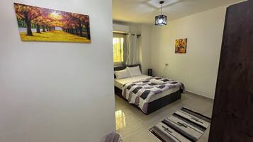 2 bedrooms, iron/ironing board, WiFi
