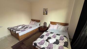 2 bedrooms, iron/ironing board, WiFi