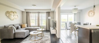 GLOBALSTAY. Modern 3 Bedroom House in Brampton. BBQ, parking.