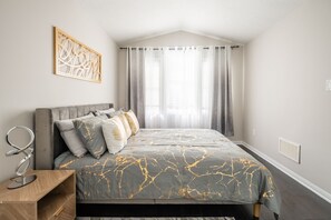 3 bedrooms, desk, iron/ironing board, free WiFi