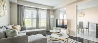 GLOBALSTAY. Modern 3 Bedroom House in Brampton. BBQ, parking.