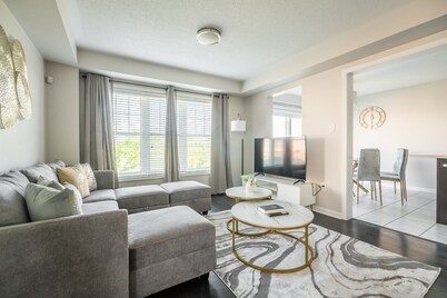 GLOBALSTAY. Modern 3 Bedroom House in Brampton. BBQ, parking.