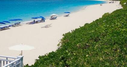 Luxury Yacht Steps from Atlantis & Restaurants!