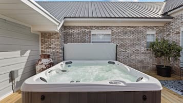 Bañera de hidromasaje al aire libre