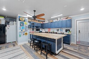 Microondas y placa de cocina