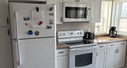 TOP SHELF 2-bedroom apartment in charming Scottville with WiFi, AC