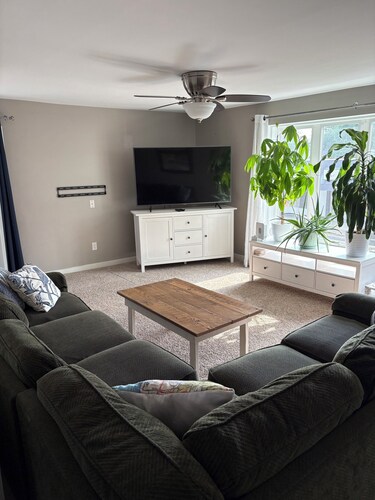 TOP SHELF 2-bedroom apartment in charming Scottville with WiFi, AC