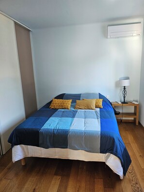 2 chambres, bureau, fer et planche à repasser, accès au Wi-Fi (inclus)