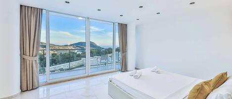 5 bedrooms, WiFi, bed sheets