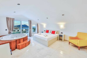 5 bedrooms, WiFi, bed sheets