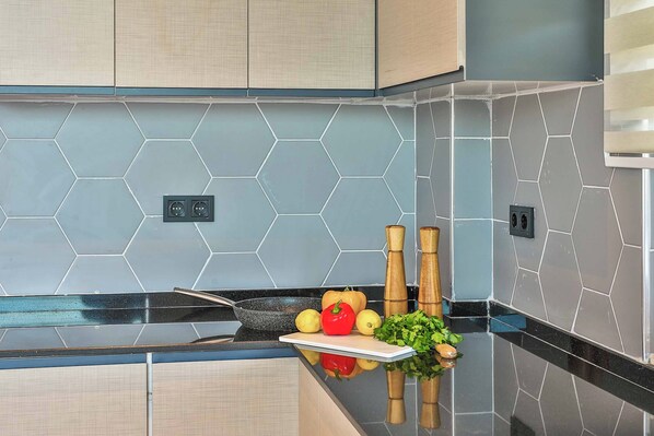 Réfrigérateur, micro-ondes, four, lave-vaisselle