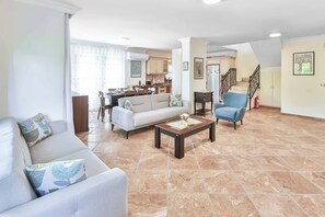 Smart TV - Villa Istanbul - Three Bedroom Villa, Sleeps 6 (Dalyan)