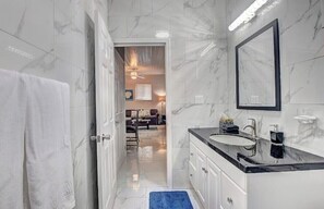 Hair dryer, towels, soap, shampoo - Spacious 1BD w/BBQ near Bahamar (Nassau)