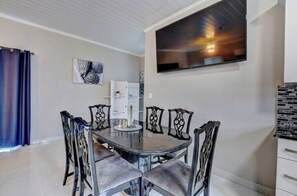 Dining - Spacious 1BD w/BBQ near Bahamar (Nassau)