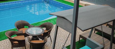 Kolam renang terbuka