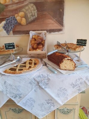Daily continental breakfast for a fee - La Finestra Sul Mare (Ischia)