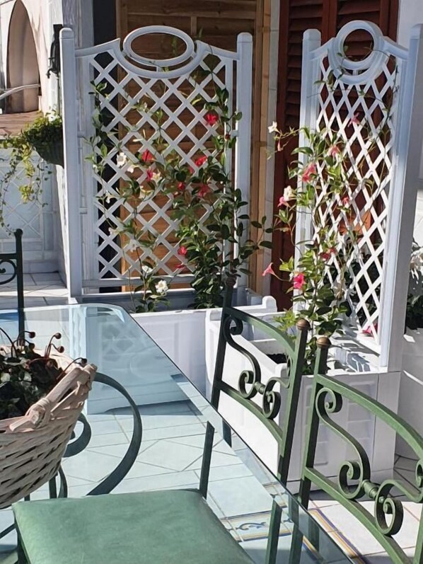 Dobbeltrom – classic, balkong, sjøutsikt | Terrasse/patio