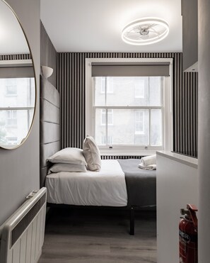 1 bedroom, iron/ironing board, free WiFi - Inverness Terrace Studios - Single Studio 201 (London)