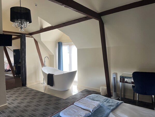 1 slaapkamer, een strijkplank/strijkijzer, wifi, beddengoed