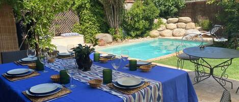 屋外ダイニングエリア