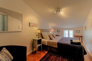 5 quartos, ferros/tábuas de passar roupa, Wi-Fi, roupa de cama