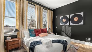 4 bedrooms, desk, iron/ironing board, WiFi