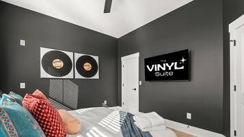 4 makuuhuonetta, työpöytä, silitysrauta/-lauta, Wi-Fi